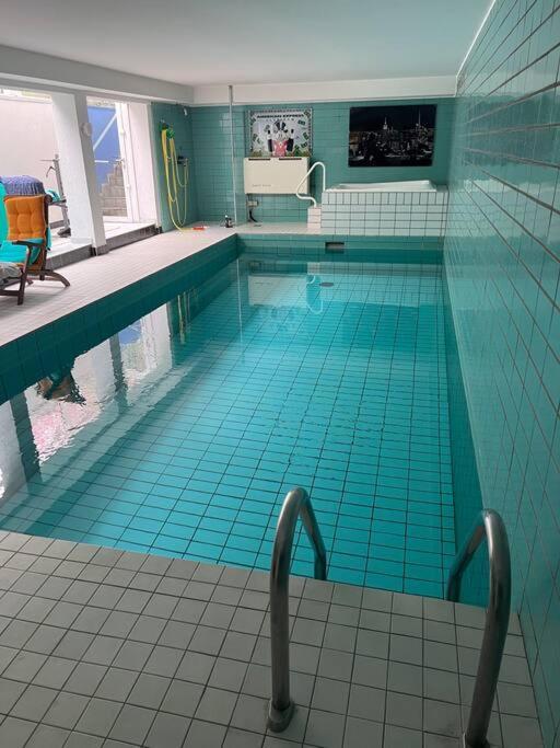 Villa Casa Blanca Mit Privatem Schwimmbad 26 Grad Und Sauna Duisburg Luaran gambar
