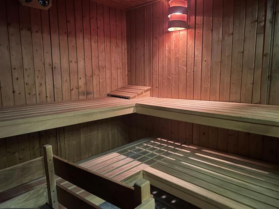 Villa Casa Blanca Mit Privatem Schwimmbad 26 Grad Und Sauna Duisburg Luaran gambar