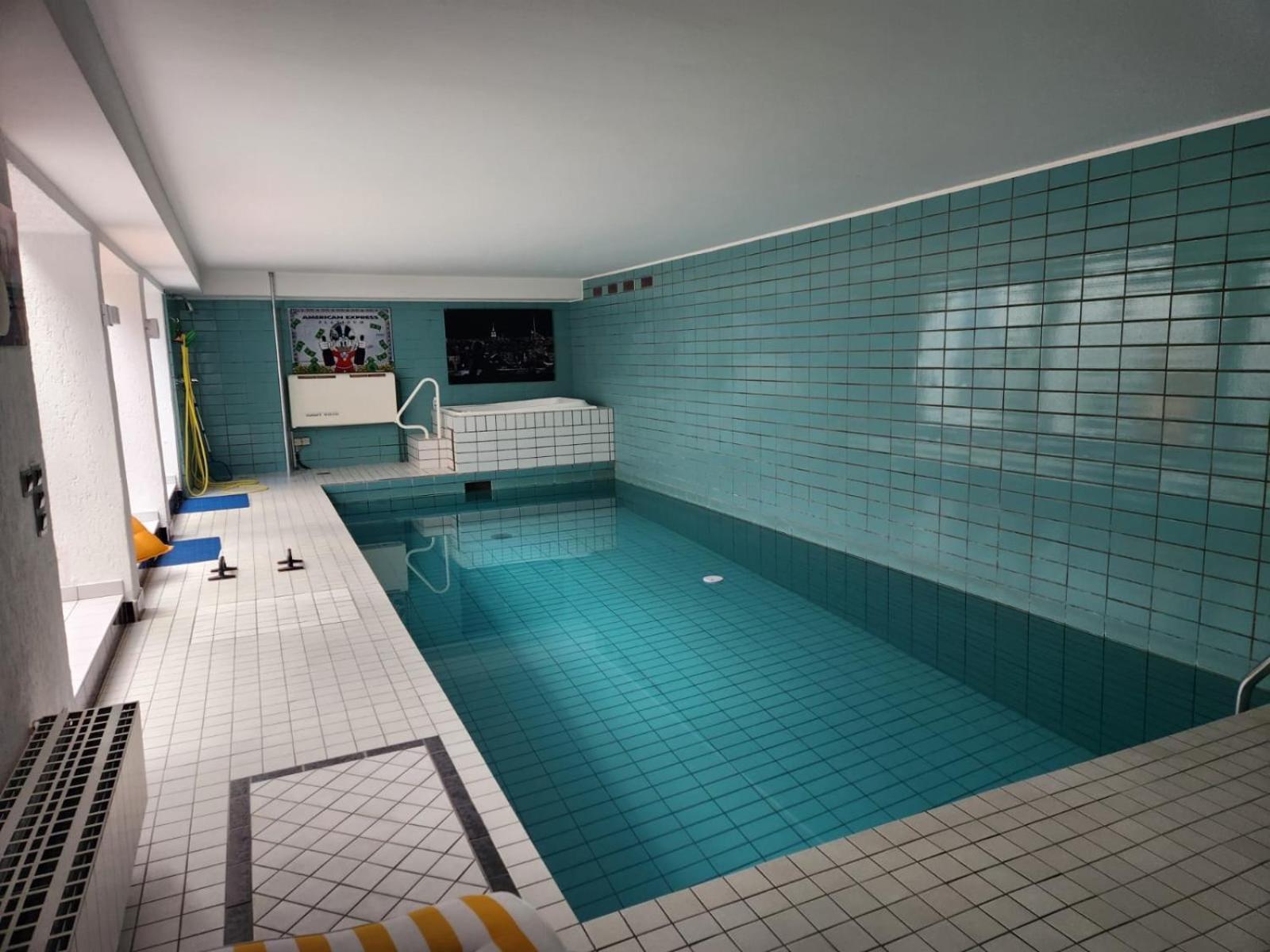 Villa Casa Blanca Mit Privatem Schwimmbad 26 Grad Und Sauna Duisburg Luaran gambar