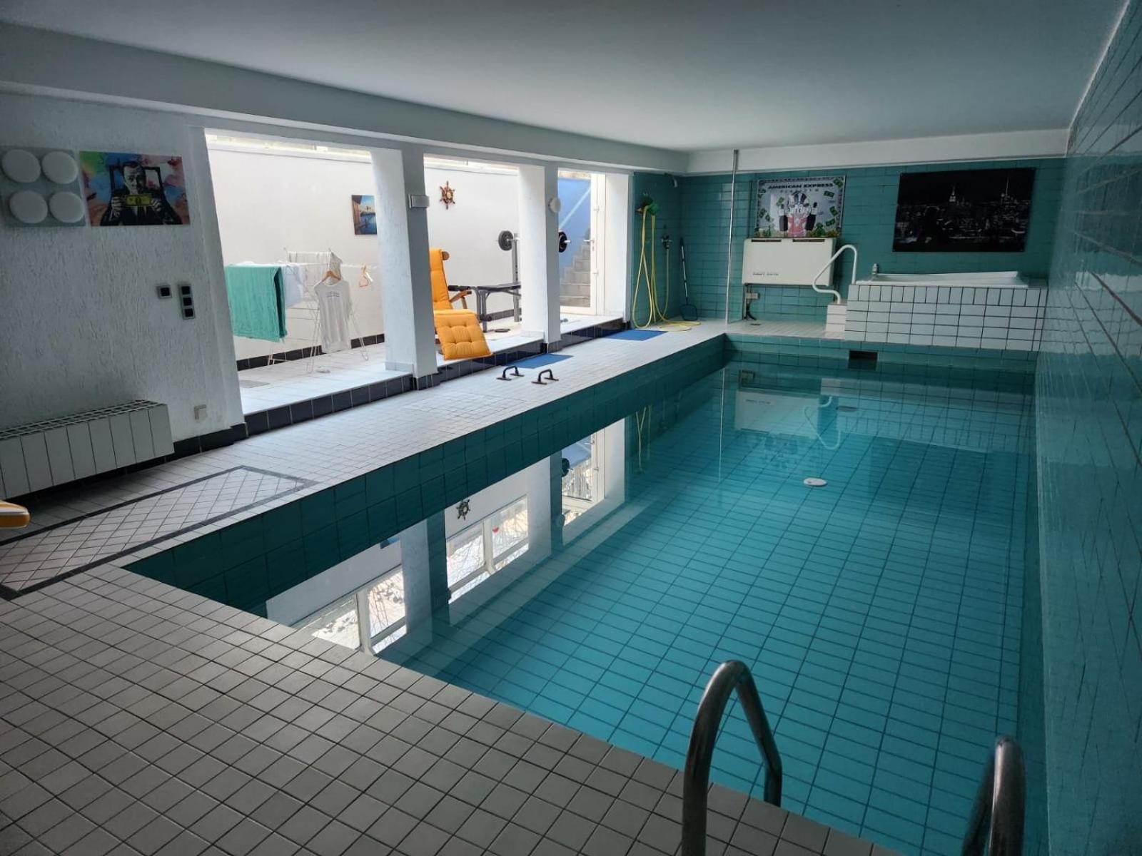 Villa Casa Blanca Mit Privatem Schwimmbad 26 Grad Und Sauna Duisburg Luaran gambar